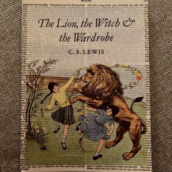 The Lion, the Witch, & the Wardrobe Narnia Magnet - Picture 7 of 8